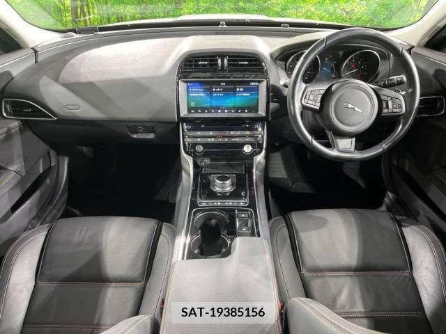 Jaguar XE 2017-06 361895-1