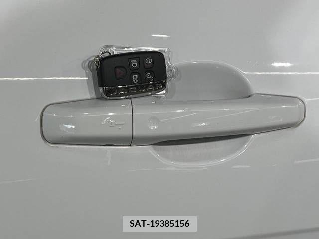 Jaguar XE 2017-06 361895-6