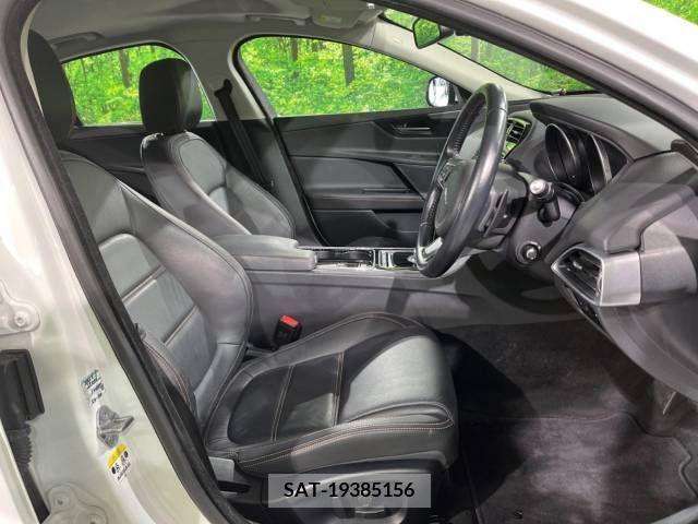Jaguar XE 2017-06 361895-13