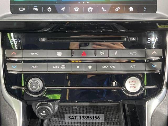 Jaguar XE 2017-06 361895-12