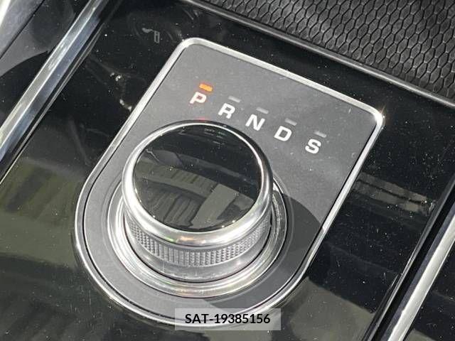 Jaguar XE 2017-06 361895-10