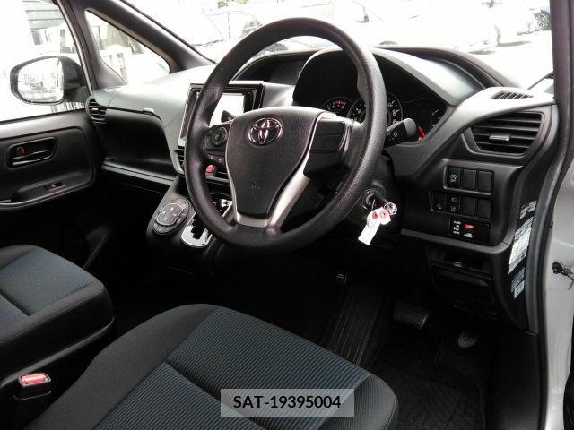 Toyota VOXY 2020-03 321649-1