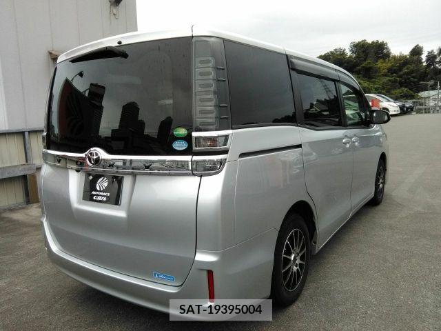 Toyota VOXY 2020-03 321649-2