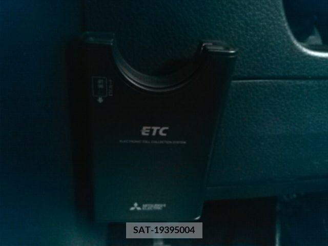 Toyota VOXY 2020-03 321649-11