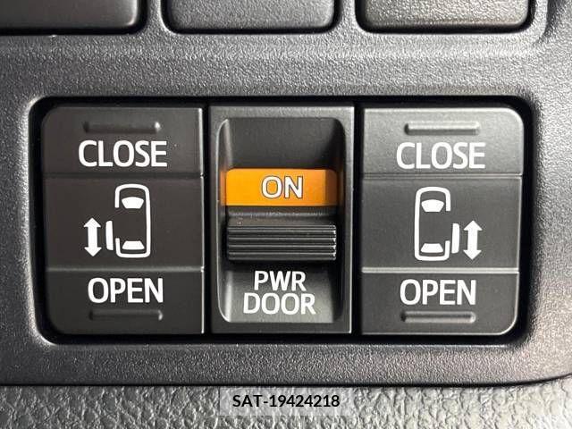 Toyota NOAH 2020-03 213553-5