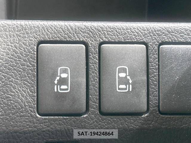 Toyota VOXY 2011-04 289213-4