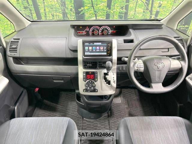 Toyota VOXY 2011-04 289213-1