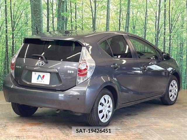 Toyota AQUA 2014-01 341669-17