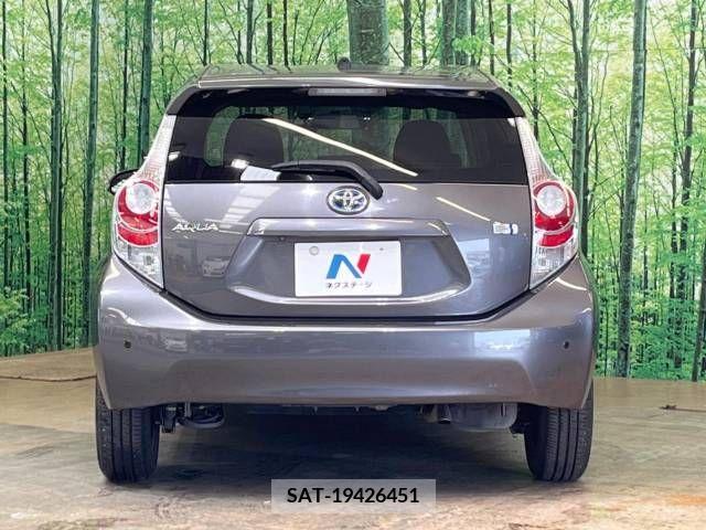 Toyota AQUA 2014-01 341669-15