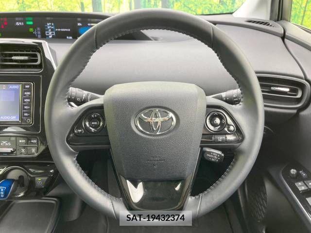 Toyota PRIUS 2021-04 281842-11