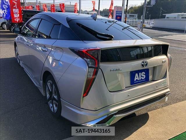 Toyota PRIUS 2016-10 281804-2