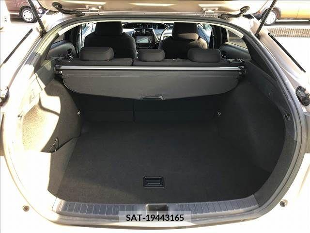 Toyota PRIUS 2016-10 281804-5
