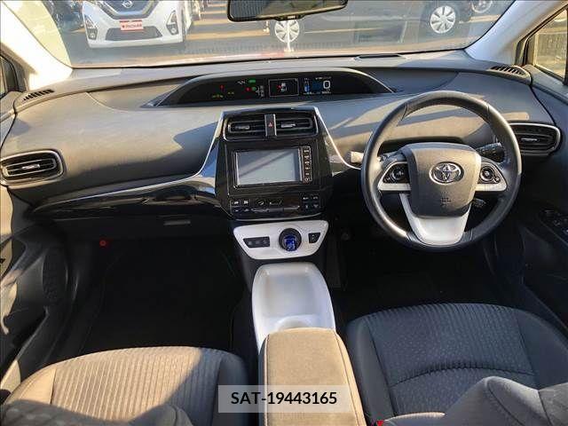 Toyota PRIUS 2016-10 281804-1