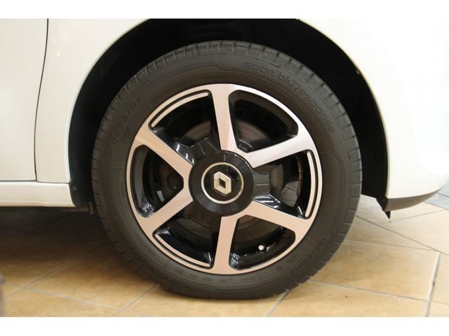Renault TWINGO 2017-05 10307-29