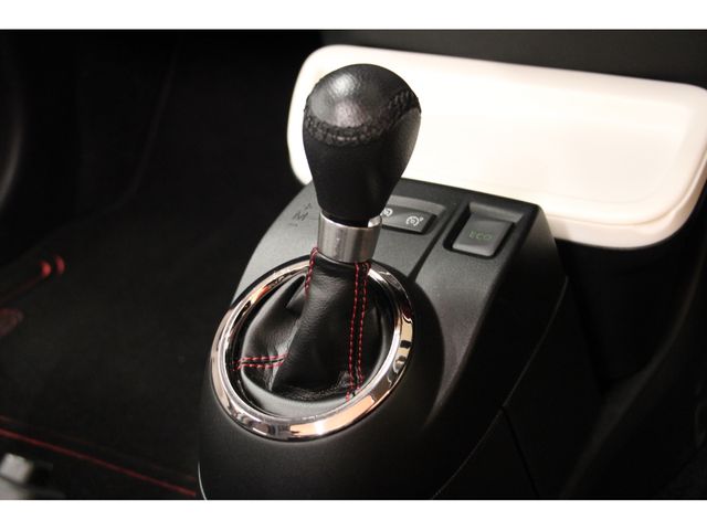 Renault TWINGO 2017-05 10307-4