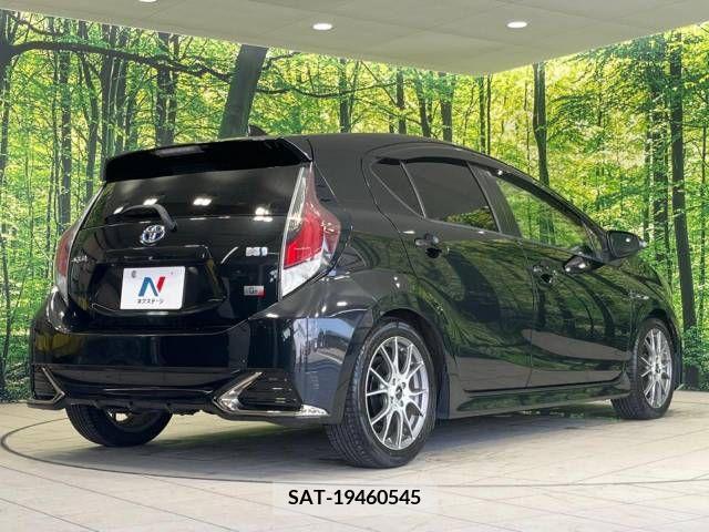 Toyota AQUA 2015-03 389361-17