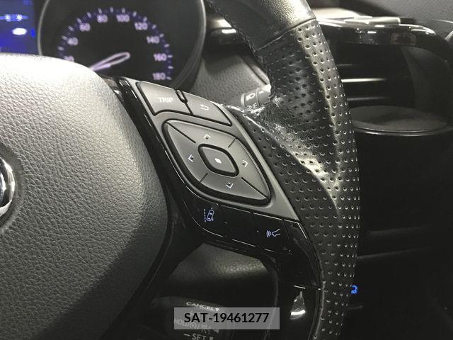 Toyota C-HR 2017-09 294905-20