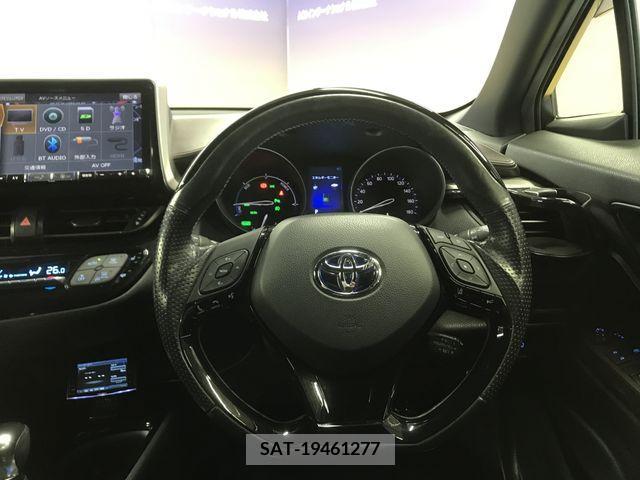 Toyota C-HR 2017-09 294905-21