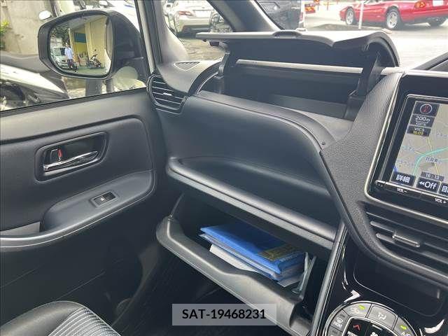 Toyota VOXY 2017-05 344224-18
