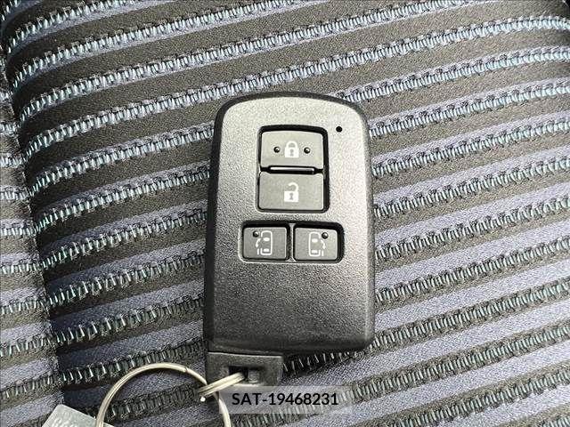 Toyota VOXY 2017-05 344224-21