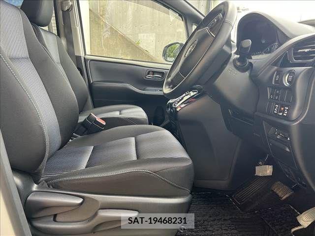Toyota VOXY 2017-05 344224-12