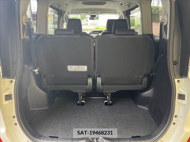 Toyota VOXY 2017-05 344224-11