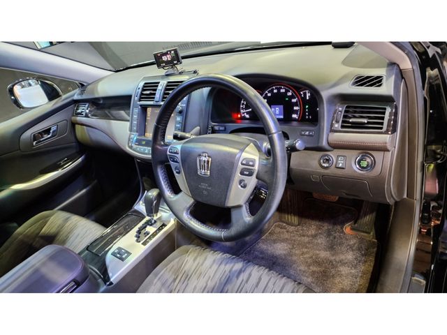 Toyota CROWN SEDAN 2010-04 7367-1
