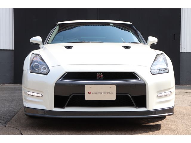 Nissan GT-R 2011-03 825-2