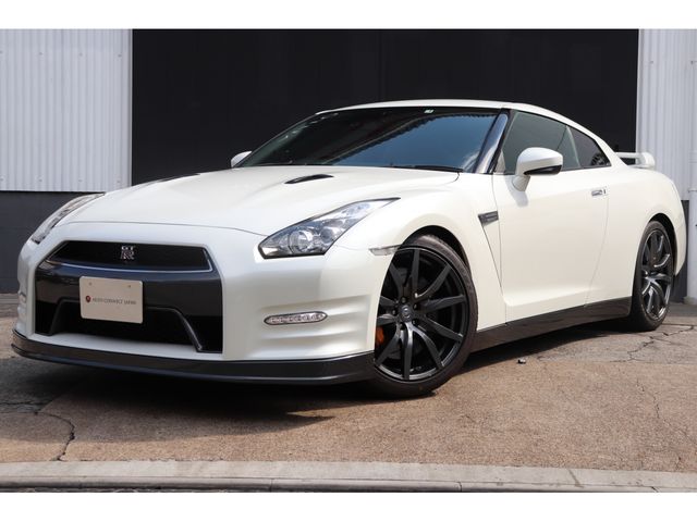 Nissan GT-R 2011-03 825-1