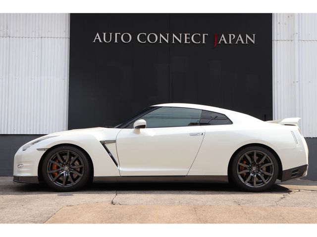 Nissan GT-R 2011-03 825-3