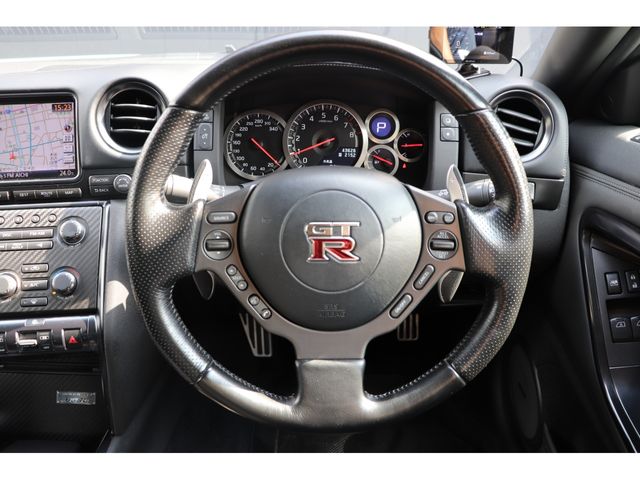 Nissan GT-R 2011-03 825-7
