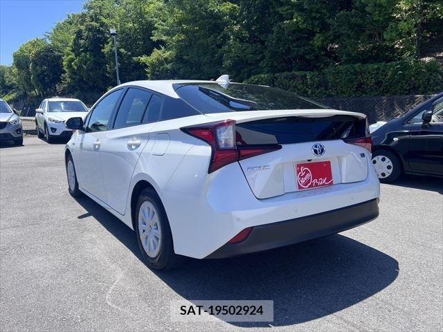 Toyota PRIUS 2019-05 282157-6