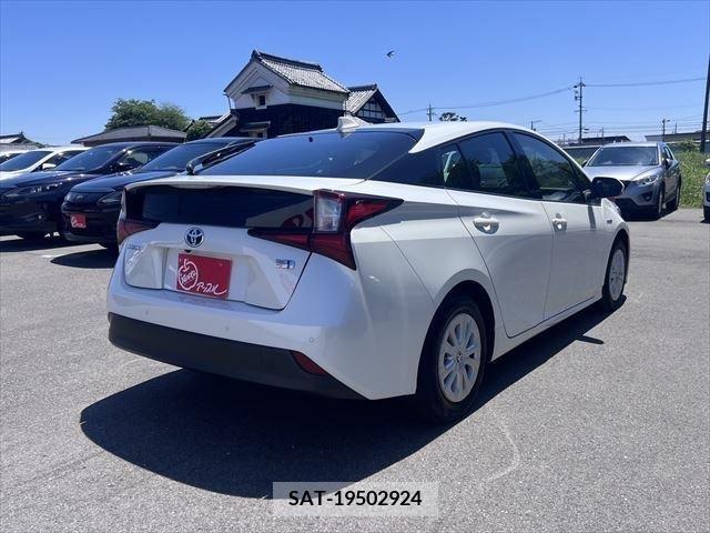 Toyota PRIUS 2019-05 282157-4