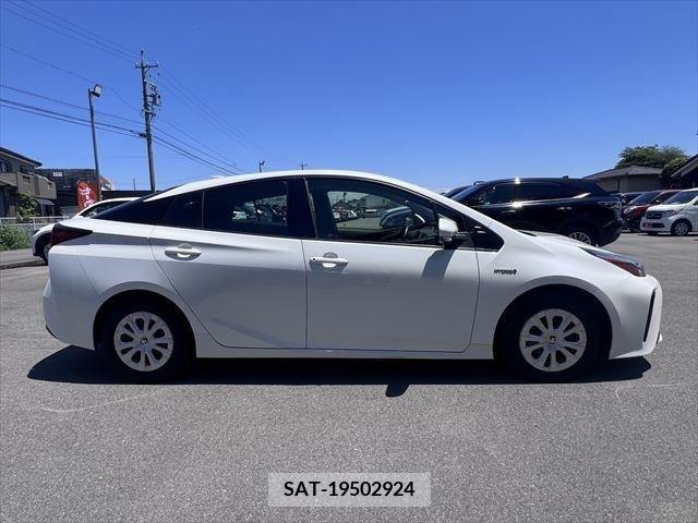 Toyota PRIUS 2019-05 282157-3