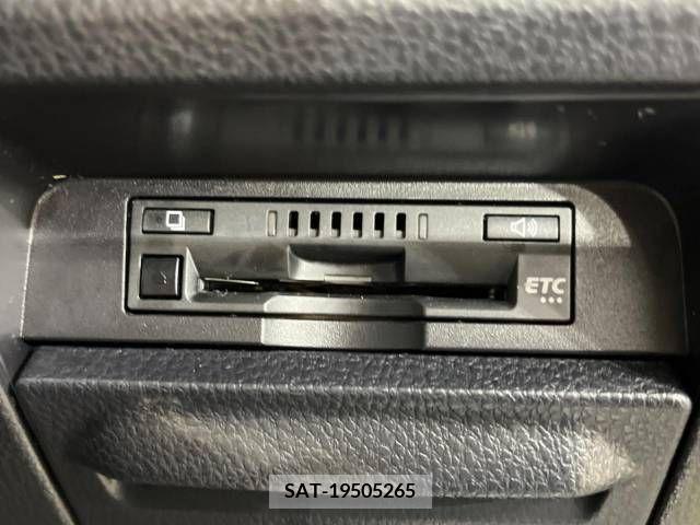 Toyota VOXY 2017-12 321562-7