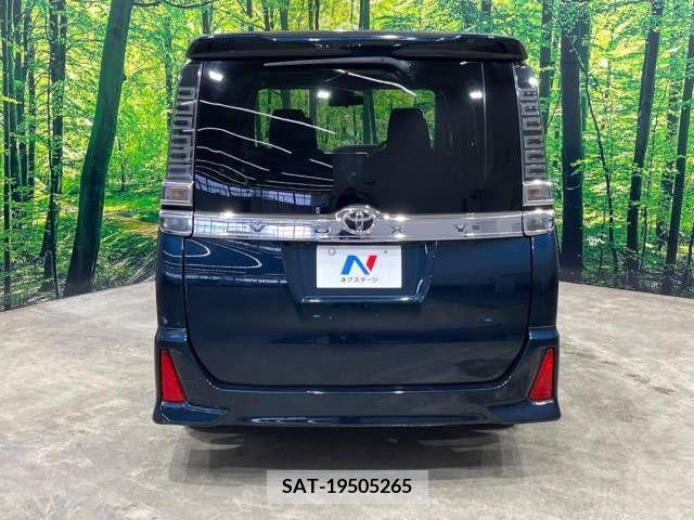 Toyota VOXY 2017-12 321562-15