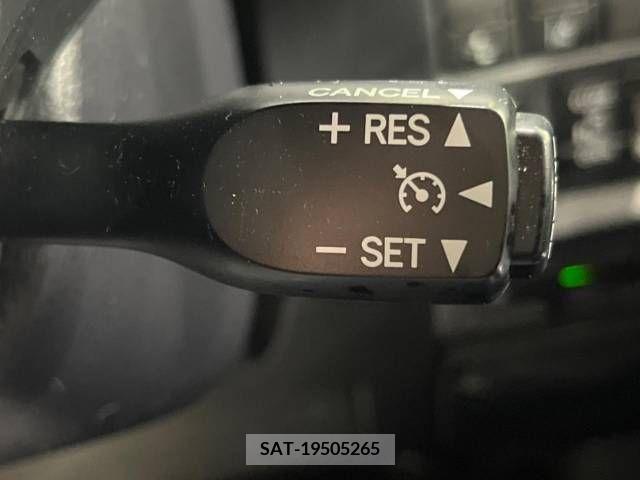 Toyota VOXY 2017-12 321562-6