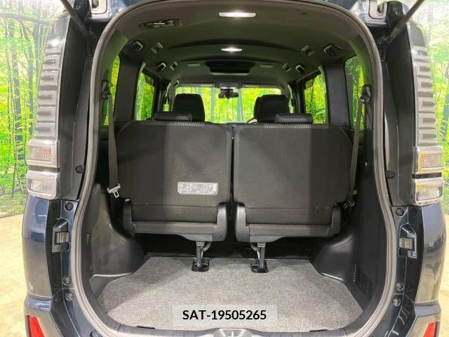 Toyota VOXY 2017-12 321562-11
