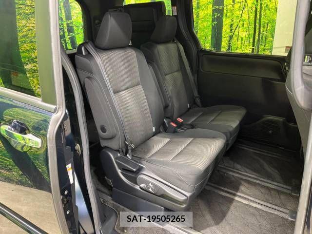 Toyota VOXY 2017-12 321562-9