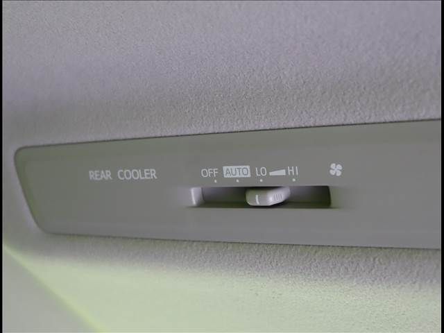 Toyota VOXY 2017-03 16131-23