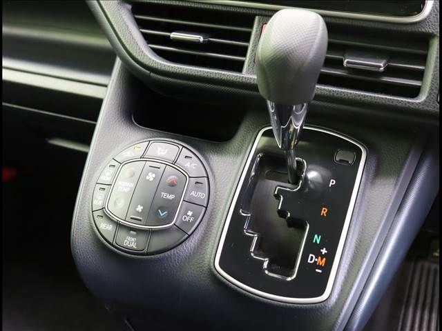 Toyota VOXY 2017-03 16131-9