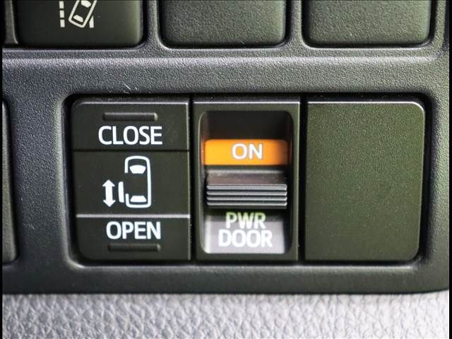 Toyota VOXY 2017-03 16131-12