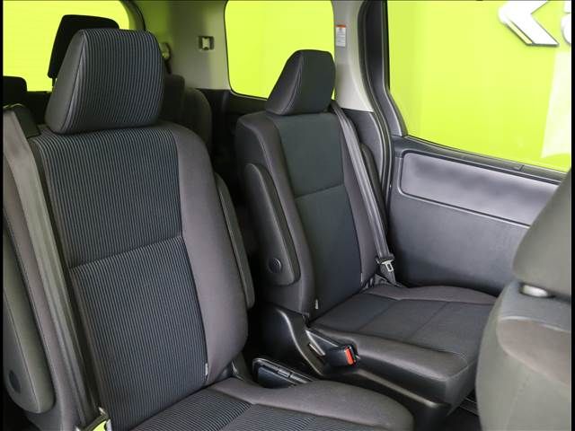 Toyota VOXY 2017-03 16131-22