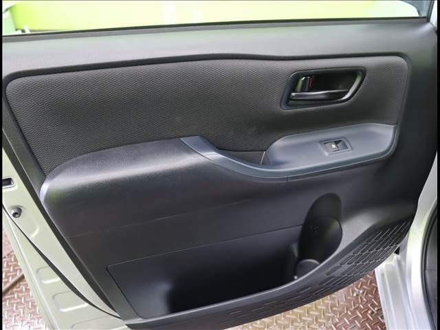 Toyota VOXY 2017-03 16131-29