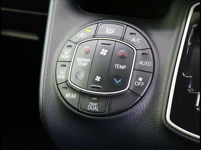 Toyota VOXY 2017-03 16131-8
