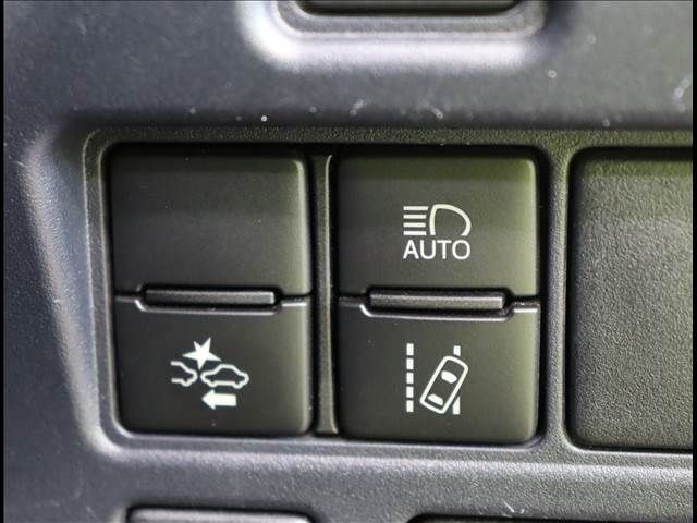 Toyota VOXY 2017-03 16131-11