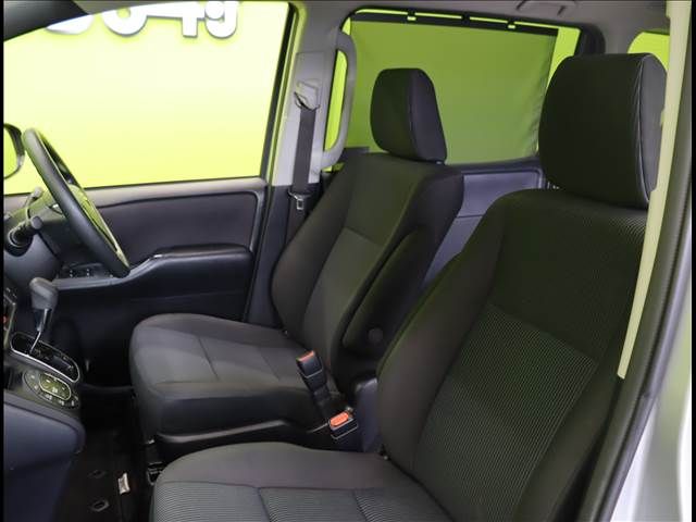 Toyota VOXY 2017-03 16131-28