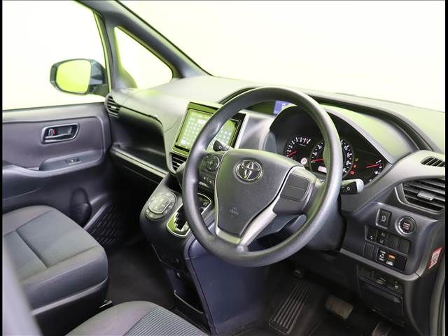 Toyota VOXY 2017-03 16131-17