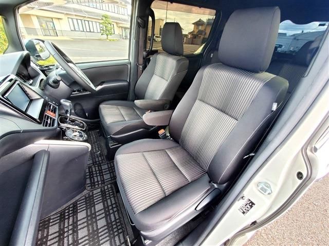 Toyota VOXY 2019-08 21838-9
