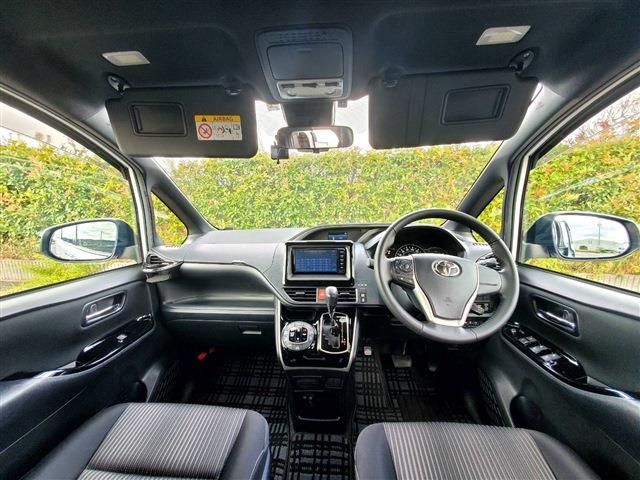 Toyota VOXY 2019-08 21838-1